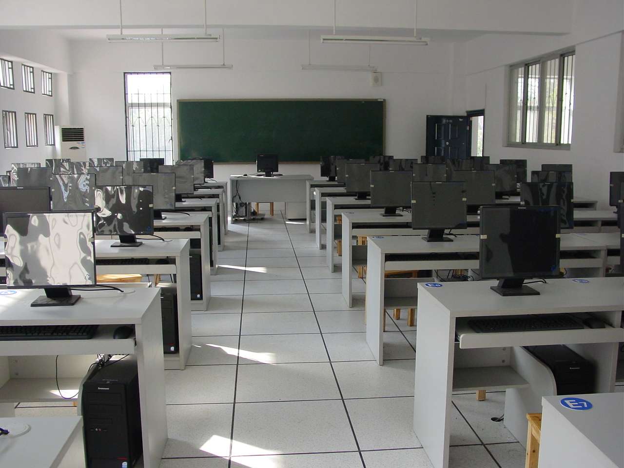 防靜電塑膠地板 防靜電塑膠地板